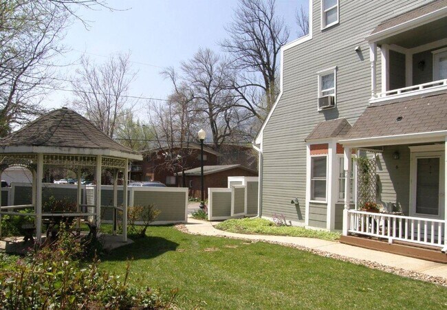 Building Photo - Super sunny & sweet 1 bedroom condo in the heart of Boulder