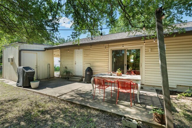 Building Photo - 2307 Valley High Cir