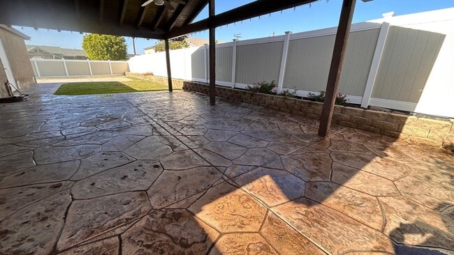Building Photo - Beautiful and Spacious 3 Bedroom, 2 Bath Home! $3,800 Move In Ready!