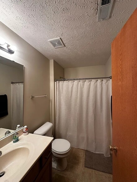 Building Photo - 15615 Sienna Ct