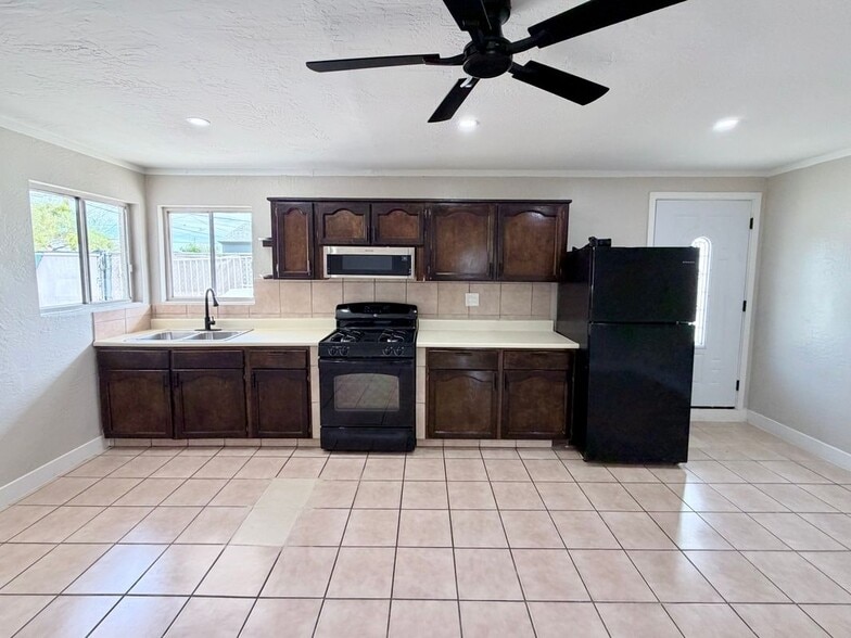 Primary Photo - 2324 W Maricopa St