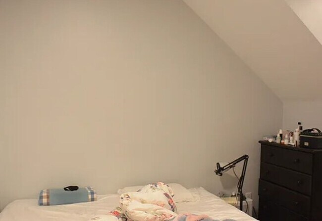 Building Photo - 2BR 1Bth unit. Great location!  Recently built!