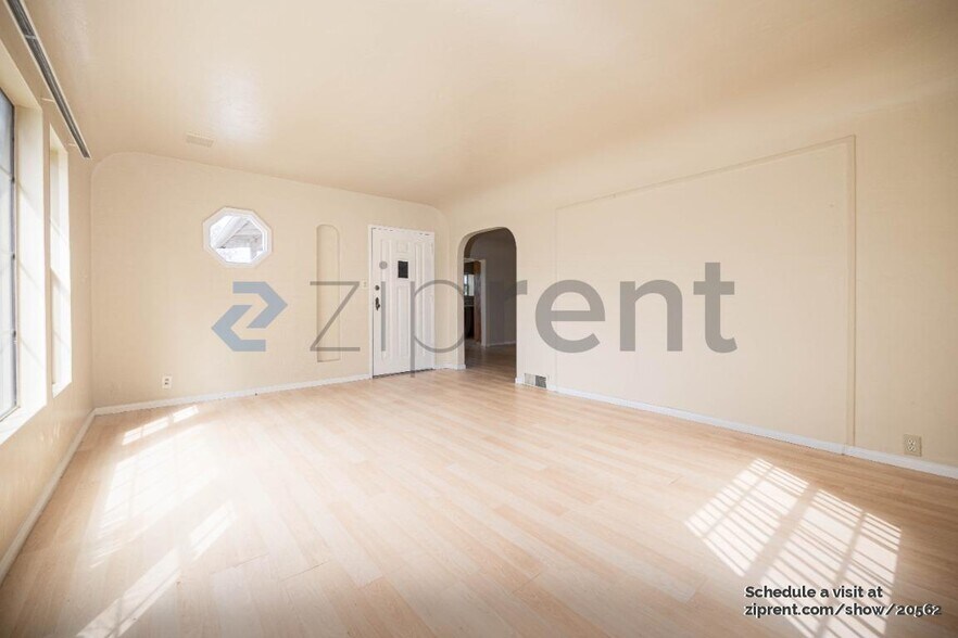 Building Photo - Unit A