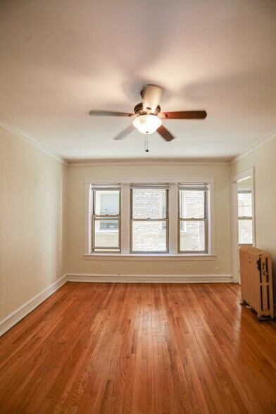 Building Photo - 1361 W Greenleaf Ave