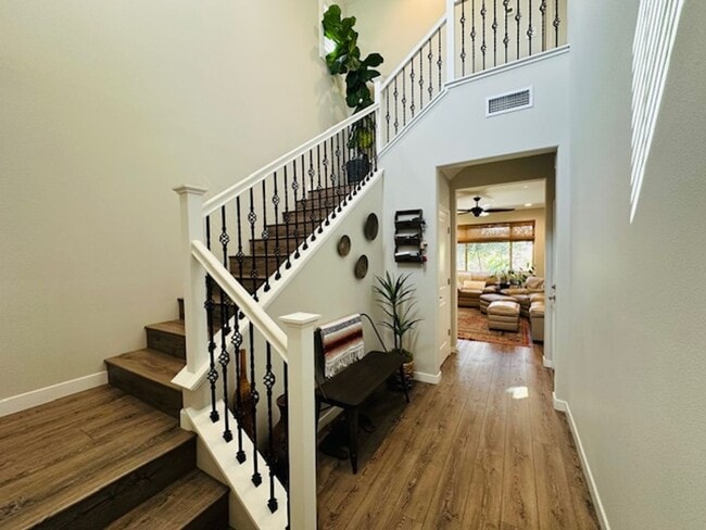 Building Photo - $2,395 Tesoro Viejo Gorgeous 2 Bed + Offic...