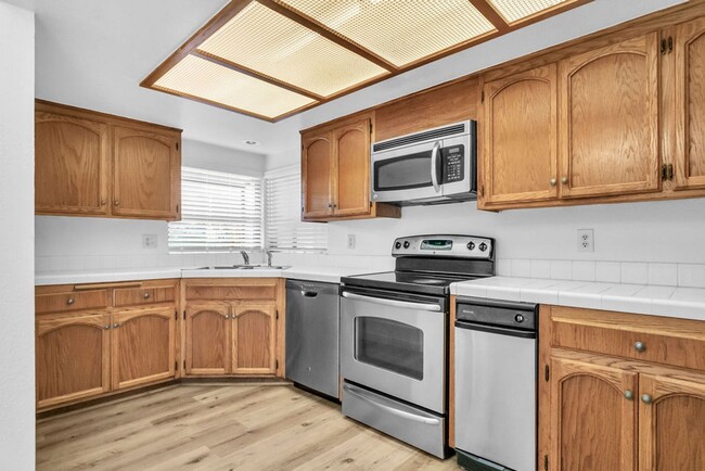 Building Photo - Great 3/2 in Crown Point!  Across from the street from bay access and available immediately!