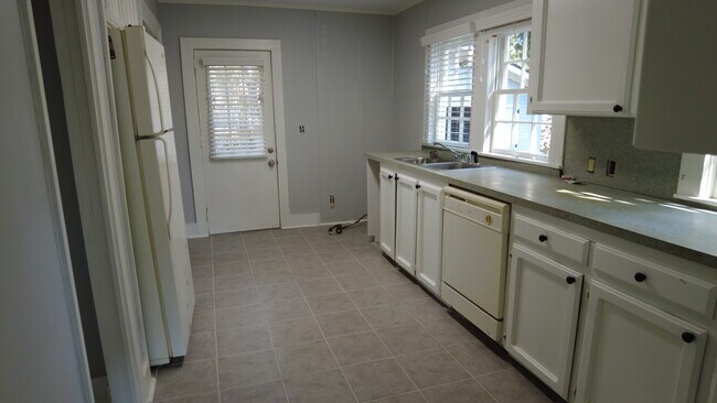 Building Photo - 604 N Duncan Ave