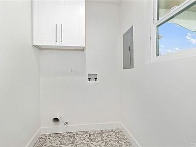 Building Photo - 2405 Juniper Ave