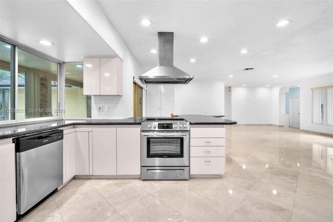 Building Photo - 3441 N Hills Dr