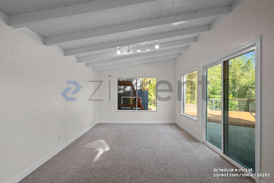 Building Photo - 757 Tofflemire Dr