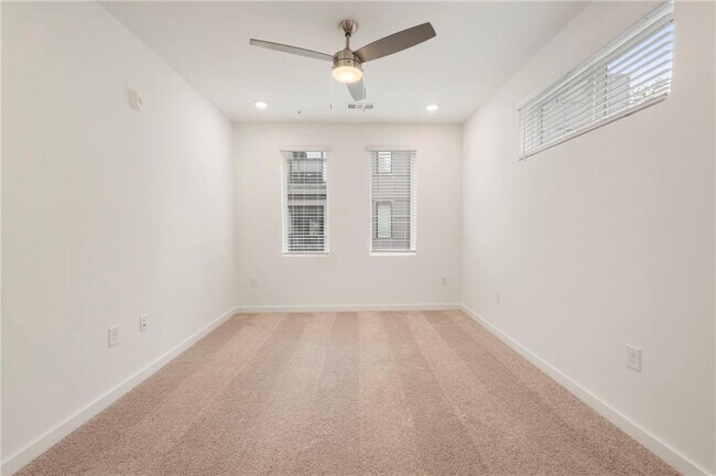 Building Photo - 388 Pratt Dr SE