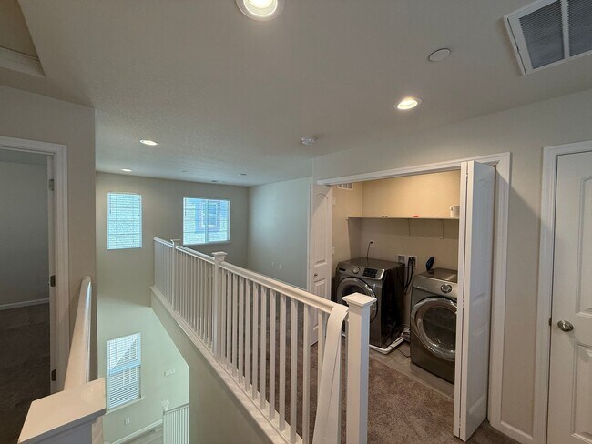 Building Photo - Two story home located in Sylvan School Di...