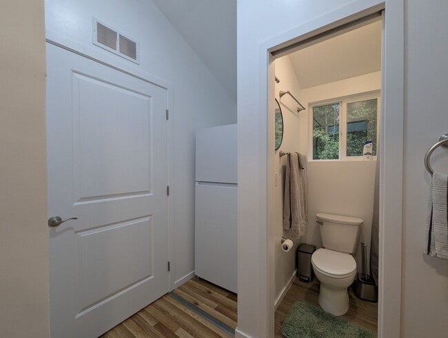 Building Photo - 2Bd/.75Ba Monroe House