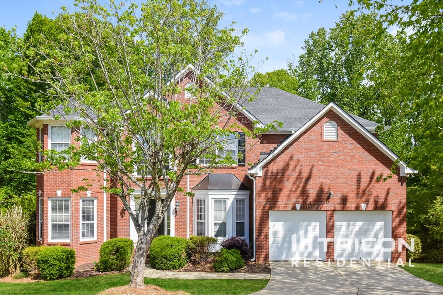 Primary Photo - 400 Martin Glen Way