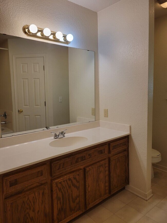 Building Photo - 4 BR 2 Bath Next to Harker Heights Communi...