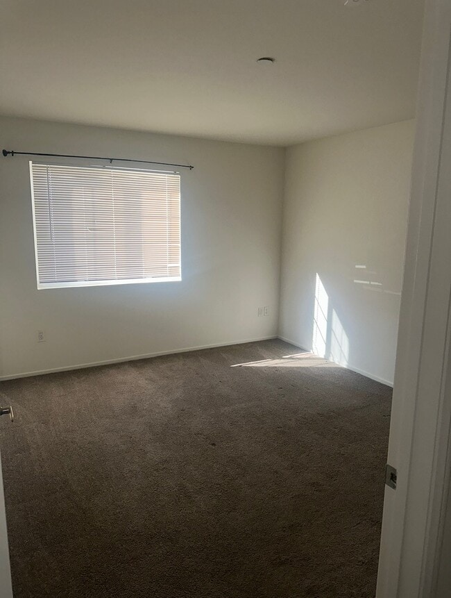 Building Photo - Hillview Apartments