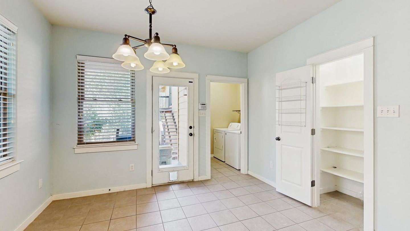 Building Photo - Beautifully updated home in a peaceful Geo...