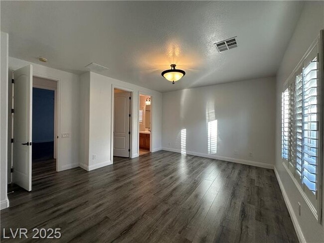 Building Photo - 2321 Martinique Ave