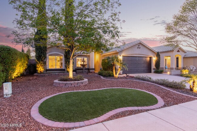 Building Photo - 10853 W Manzanita Dr