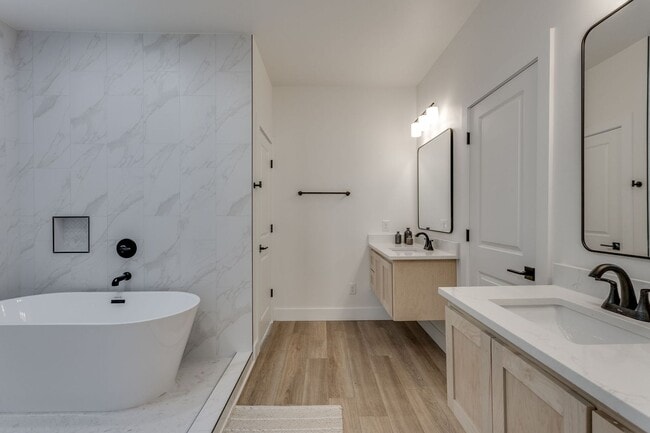 Building Photo - Warm, Modern & Welcoming — Beautiful 4 Bed, 3 Bath New Build