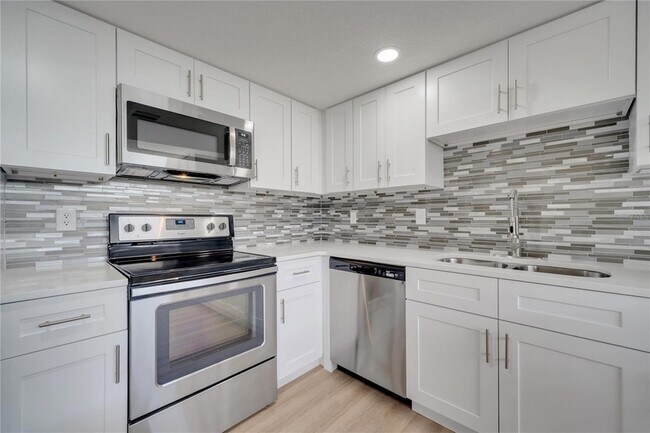 Building Photo - 2303 Bonneville Dr