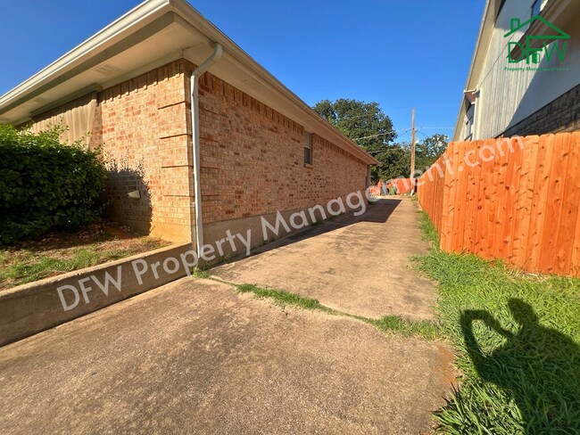 Building Photo - Charming Single-Story 2/2 Duplex with 2-Car Garage Just Steps from Your Back Door – Arlington, TX