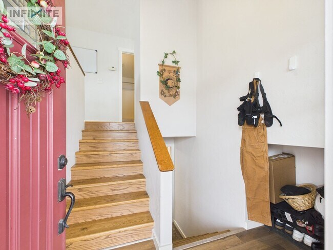 Building Photo - Great Four Bedroom! First Month Half Off!!