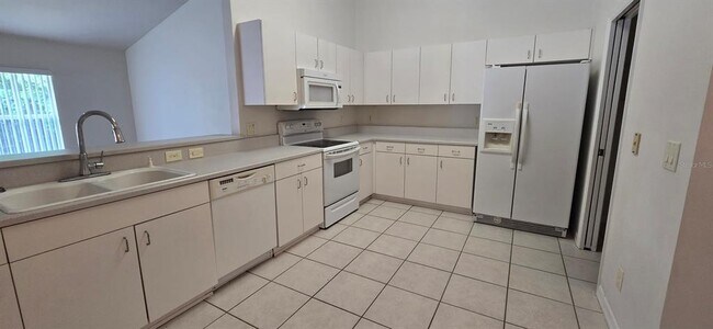 Building Photo - 4296 SW 98th St