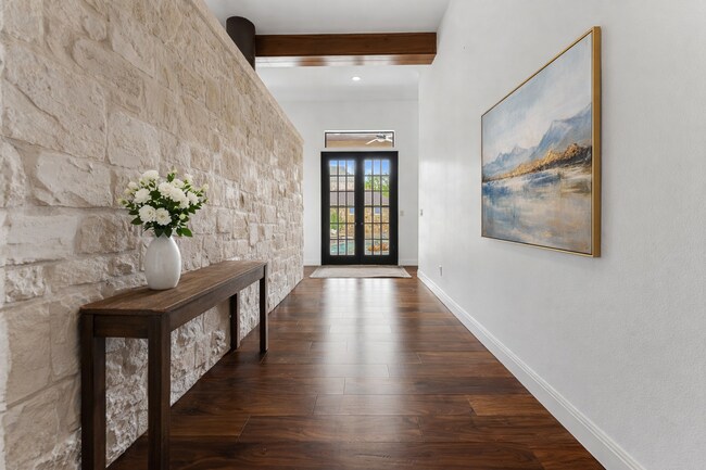 Building Photo - Elevated Executive Living in Lake Forest