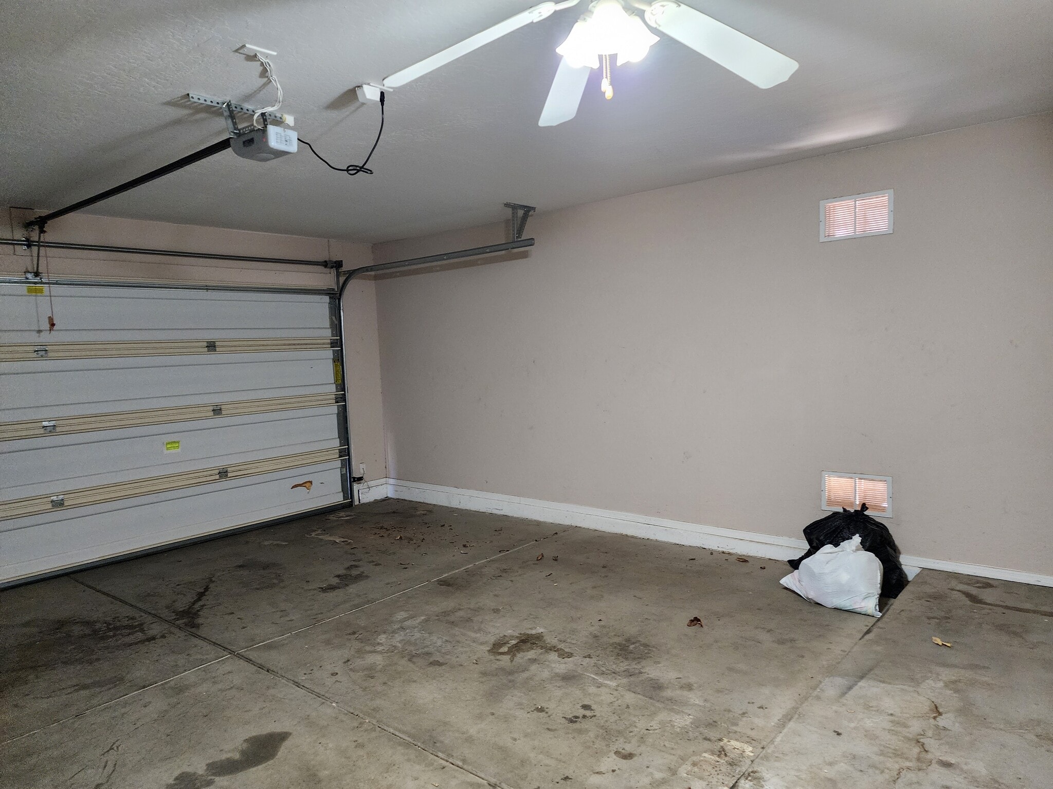 Building Photo - 12633 W Clarendon Ave