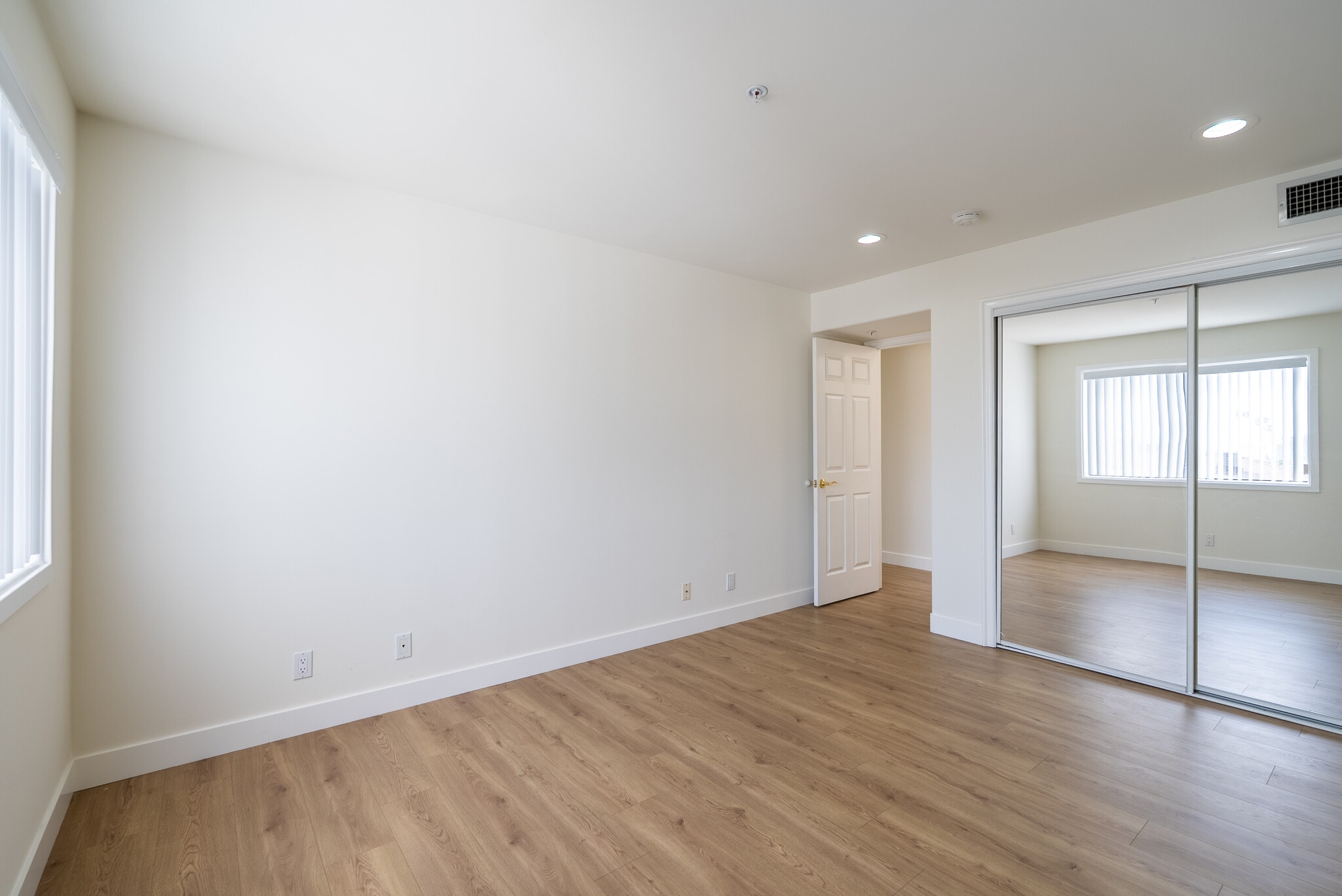 Building Photo - 1758 N Alexandria Ave