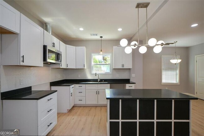 Building Photo - 2203 Wingate St SW