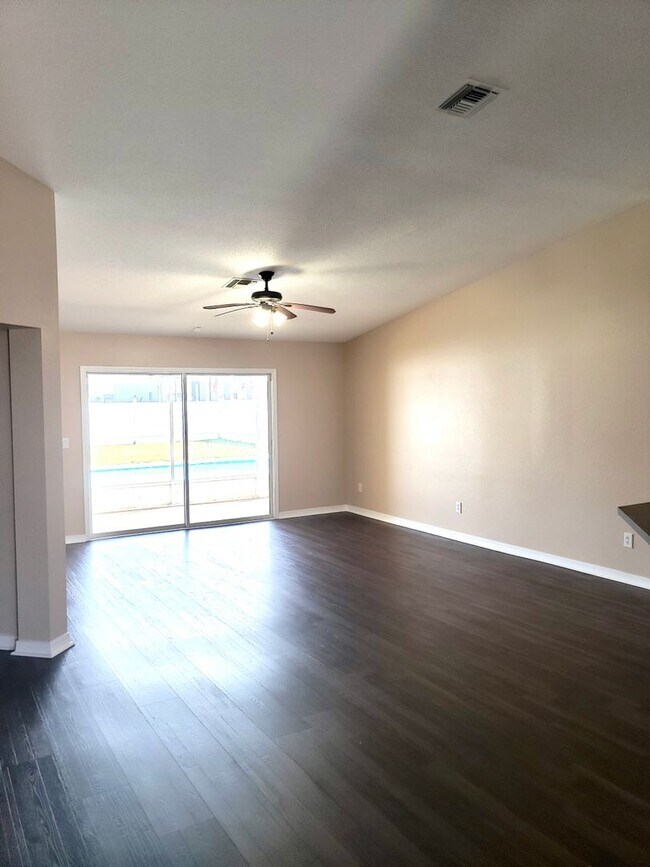 Building Photo - Beautiful home with Swimming Pool in the Hammocks. 4 bedroom 2 bath -Pool lawn service included!!!