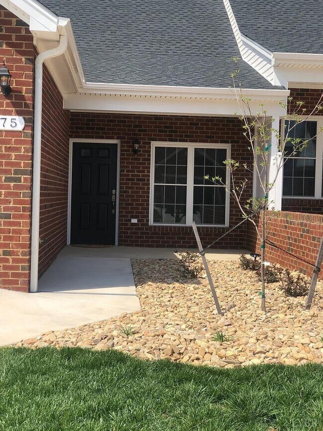 Building Photo - 175 Villa Oak Cir