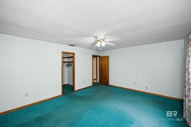 Building Photo - 18050 Steele Dr