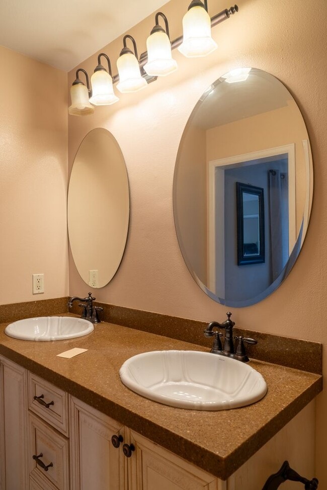 Building Photo - Fully Furnished 4 Bedroom Home Near Quail Lake!!!! MUST SEE!