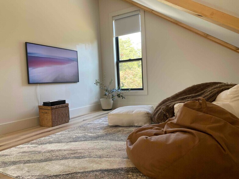 Building Photo - 575 Sullens Rd