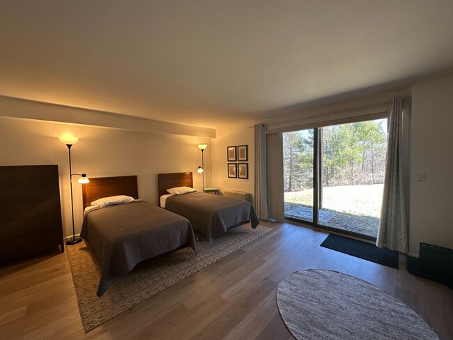 Building Photo - Beautiful Fully Furnished Seasonal 2 Bed 1...