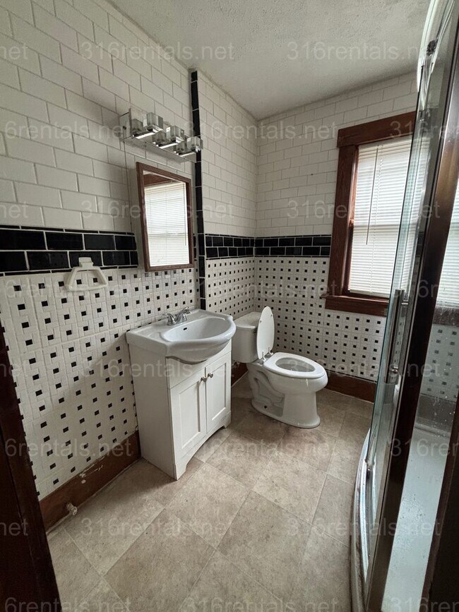 Building Photo - Five bedroom Two bath house for rent!
