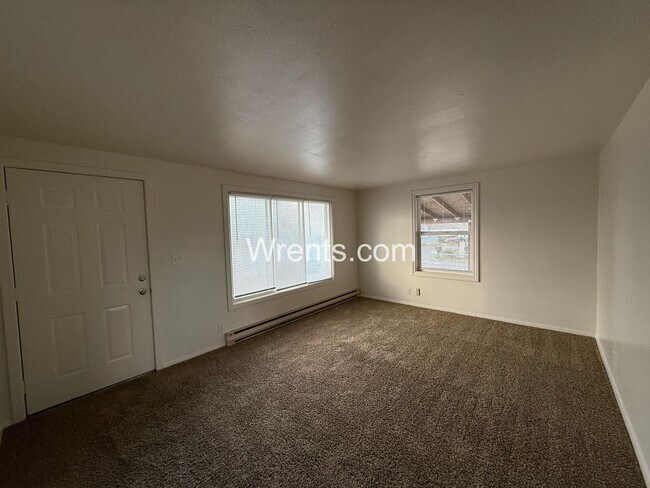 Building Photo - Charming 2 Bedroom • 1 Bath Home in Shadle