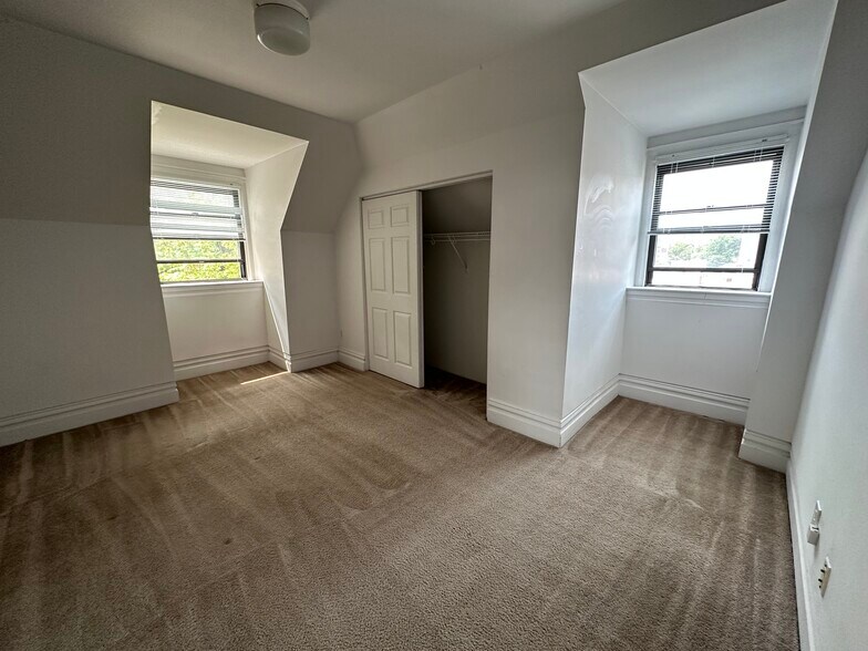 Building Photo - 4821 Centre Ave