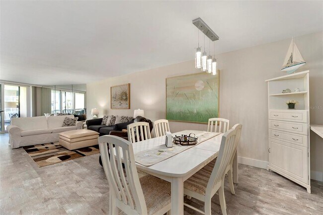 Building Photo - 6500 Sunset Way