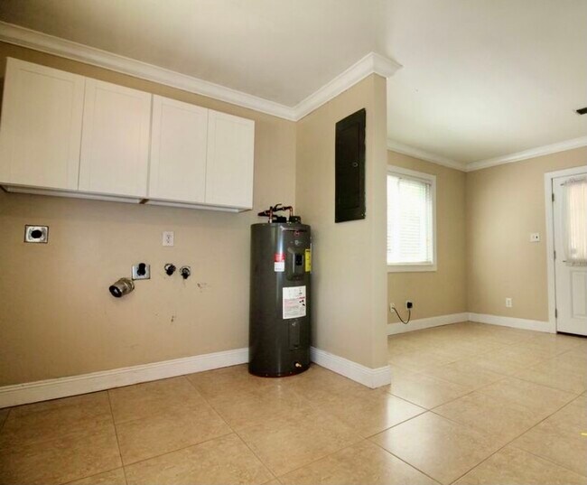 Building Photo - 550 Pocahontas Dr