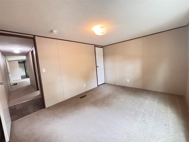 Building Photo - 10 S Walnut Lake Dr