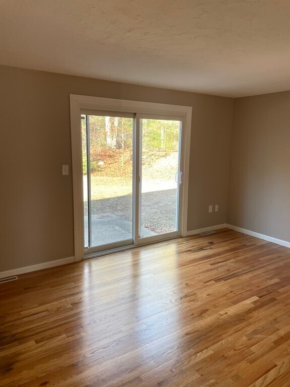 Building Photo - 9 Twin Lakes Dr