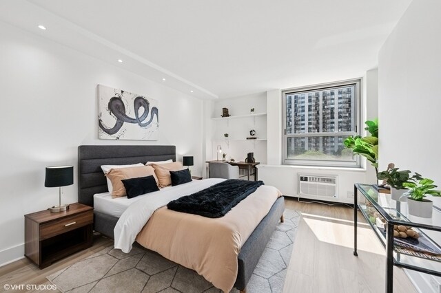 Building Photo - 1255 N Sandburg Terrace