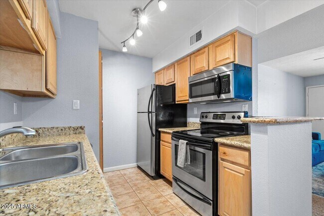 Building Photo - 5995 N 78th St