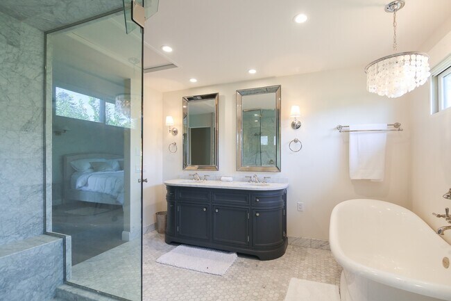 Building Photo - Furnished Oceanview Property