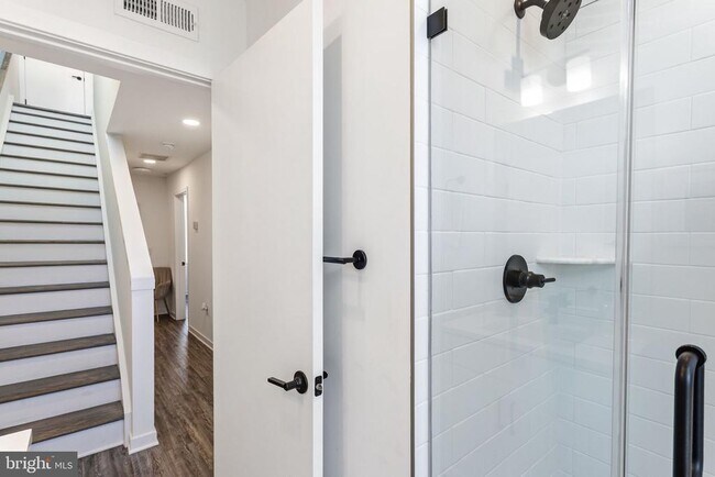 Building Photo - 2006 Northbank Pl