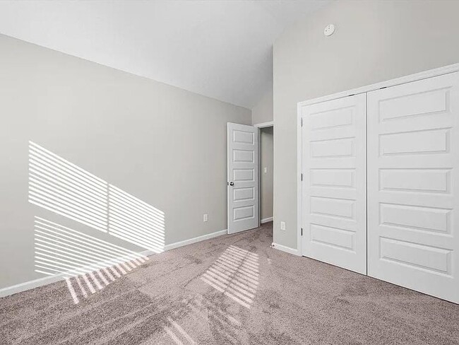 Building Photo - 214 Linsmore Ave